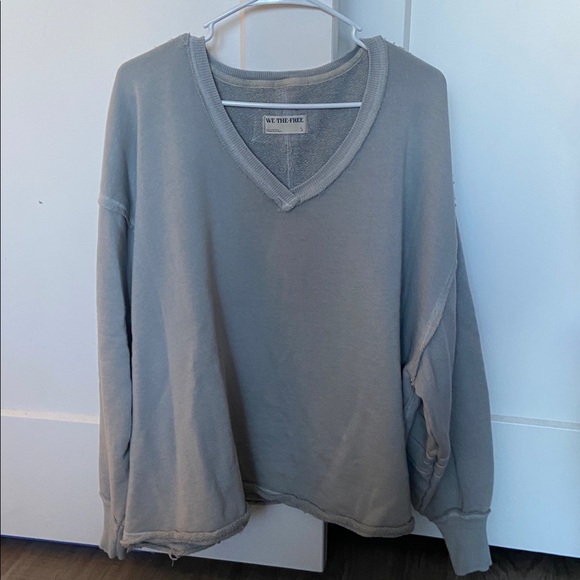 Free People We The Free Venice V-Neck Sweatshirt: Cold Winter; Size Small - Picture 6 of 13